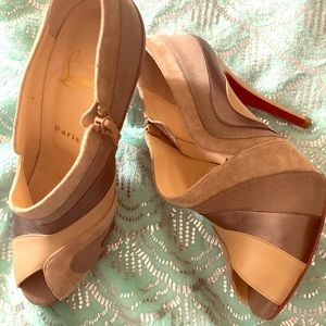 Barely used and beautiful designed authentic CL.